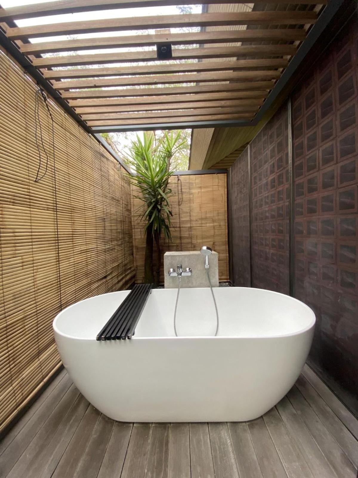 Djoglo Luxury Bungalow Wendit Exterior photo